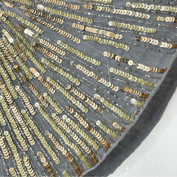 Mac Duggal 5538 Embellished V-Neck Butterfly Sleeve Column Platinum Gown, Size 4 - Picture 10 of 13